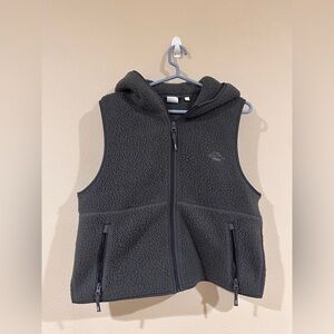 Aritzia Tna Polartec Thermal Pro Boulder Vest Jacket Dark Grey - Size Large